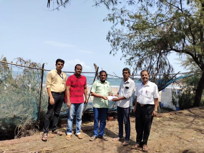 'Ravalnath' helps storm victims in Konkan | Tauktae Cyclone Kolhapur : कोकणातील वादळग्रस्तांना 'रवळनाथ'कडून मदत 'Ravalnath' helps storm victims in Konkan | Tauktae Cyclone Kolhapur : कोकणातील वादळग्रस्तांना 'रवळनाथ'कडून मदत