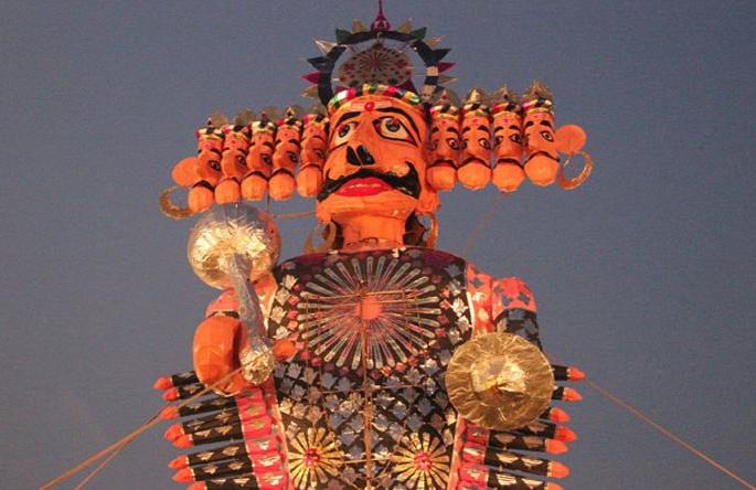 Donkey on Ravana's tenth day; An indicator of 'fall is certain when the intellect is corrupted' | रावणाच्या दहाव्या डाेक्यावरचे गाढव; ‘बुद्धी भ्रष्ट झाली की पतन निश्चित’चे सूचक