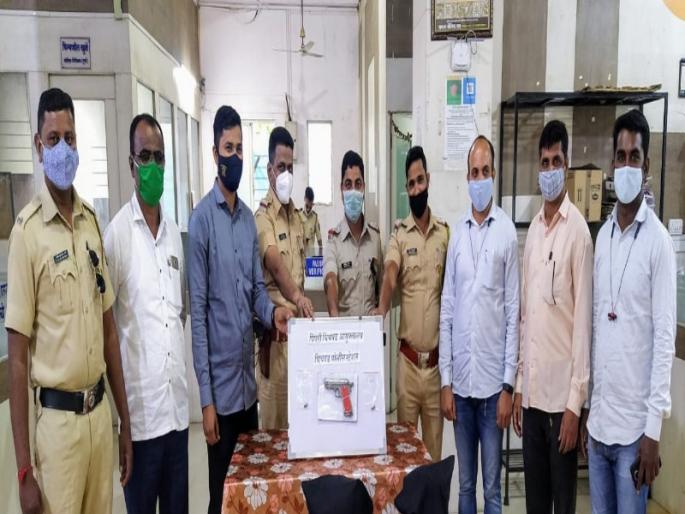 Two arrested along with Ravana gang leader; Two cartridges with pistol seized | रावण टोळीच्या म्होरक्यासह दोघांना अटक; पिस्तुलासह दोन काडतुसे जप्त Two arrested along with Ravana gang leader; Two cartridges with pistol seized | रावण टोळीच्या म्होरक्यासह दोघांना अटक; पिस्तुलासह दोन काडतुसे जप्त