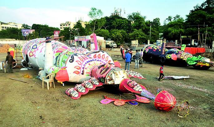 Vijayadashmi: Ravandhan will be in place on Tuesday | विजयादशमी : मंगळवारी ठिकठिकाणी होणार रावणदहन Vijayadashmi: Ravandhan will be in place on Tuesday | विजयादशमी : मंगळवारी ठिकठिकाणी होणार रावणदहन