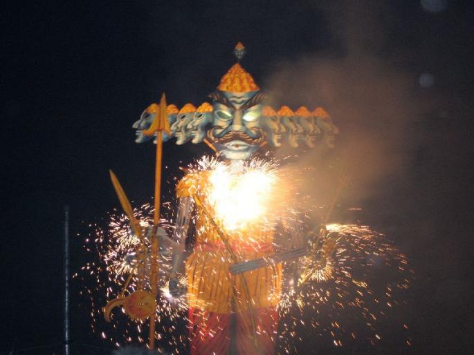 Ravana Dahan, the Heritage Committee has approved four terms on Kasturchand Park | कस्तूरचंद पार्कवरच रावण दहन, हेरिटेज कमिटीने दिली चार अटींवर मंजुरी Ravana Dahan, the Heritage Committee has approved four terms on Kasturchand Park | कस्तूरचंद पार्कवरच रावण दहन, हेरिटेज कमिटीने दिली चार अटींवर मंजुरी