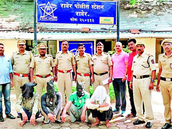 Four interstate Chorate Gajaad along with a long truck worth Rs 4 lakh | रावेरचा सव्वा चार लाख रुपये किमतीचा लांबवलेल्या ट्रकसह चार आंतरराज्यीय चोरटे गजाआड