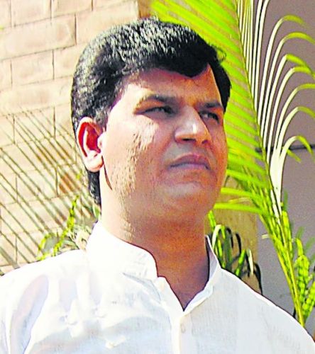 What happened to the action against Ravi Rana High Court asked to Election Commission | रवी राणांविरुद्धच्या कारवाईचे काय झाले?; उच्च न्यायालयाची निवडणूक आयोगाला विचारणा What happened to the action against Ravi Rana High Court asked to Election Commission | रवी राणांविरुद्धच्या कारवाईचे काय झाले?; उच्च न्यायालयाची निवडणूक आयोगाला विचारणा