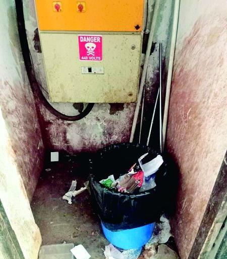 Durtytiness in Ravi Bhavan, Municipal action | रविभवनात अस्वच्छता, मनपाची कारवाई