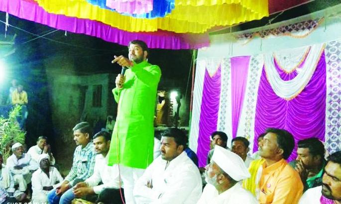 If the farmers are not compensated for compensation within 15 days, the ministers will be censored | शेतकर्‍यांना १५ दिवसांत नुकसानभरपाई न मिळाल्यास मंत्र्यांना गावबंदी - तुपकर