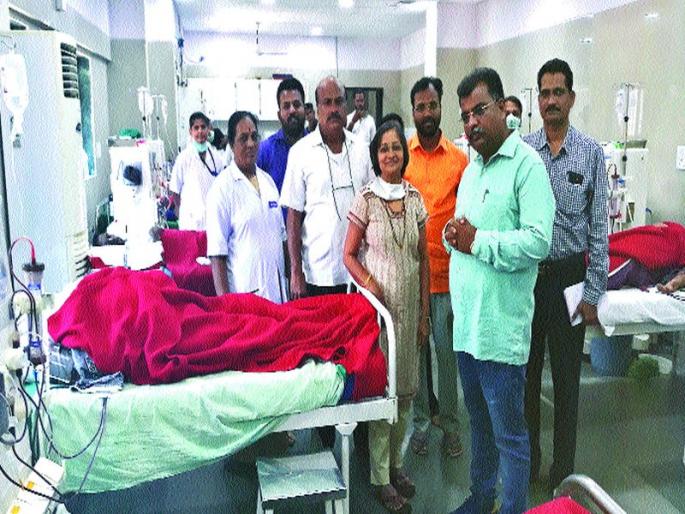 The Guardian Minister will be scouting for the hospital | पालकमंत्री येताच रुग्णालयात धावाधाव, प्रमुख डॉक्टर गैरहजर असल्याने झाडाझडती The Guardian Minister will be scouting for the hospital | पालकमंत्री येताच रुग्णालयात धावाधाव, प्रमुख डॉक्टर गैरहजर असल्याने झाडाझडती