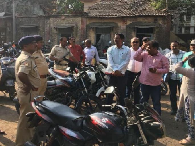 Minister of State Ravindra Chavan - Stop the rickshaw while traveling from the municipal tender | महापालिकेचे टेंडर निघेल तेव्हा निघेल वाहतळात रिक्षा थांबवा - राज्यमंत्री रवींद्र चव्हाण Minister of State Ravindra Chavan - Stop the rickshaw while traveling from the municipal tender | महापालिकेचे टेंडर निघेल तेव्हा निघेल वाहतळात रिक्षा थांबवा - राज्यमंत्री रवींद्र चव्हाण