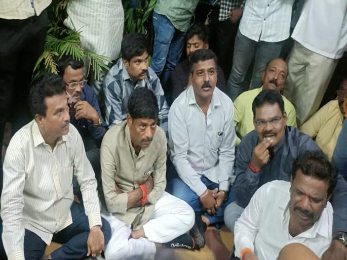 Thiya agitation in the police station was costly; A case has been registered against 35 to 40 activists including Ravindra Dhangekar | पोलीस ठाण्यातील ठिय्या आंदोलन महागात पडले; रविंद्र धंगेकरांसह ३५ ते ४० कार्यकर्त्यांवर गुन्हा दाखल Thiya agitation in the police station was costly; A case has been registered against 35 to 40 activists including Ravindra Dhangekar | पोलीस ठाण्यातील ठिय्या आंदोलन महागात पडले; रविंद्र धंगेकरांसह ३५ ते ४० कार्यकर्त्यांवर गुन्हा दाखल
