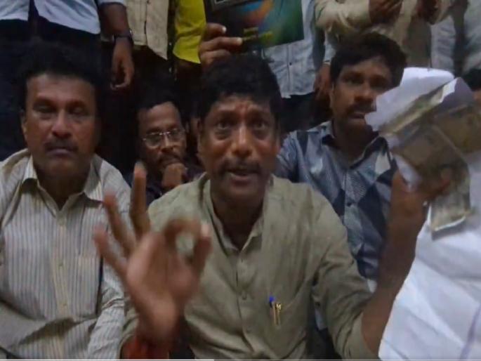 ravindra dhangekar allegations on bjp workers of money distribution at sahakar nagar, pune, Lok Sabha Election 2024 | पुण्यात रवींद्र धंगेकराचं पोलीस ठाण्यातच ठिय्या आंदोलन; वाचा नेमकं काय घडलं? ravindra dhangekar allegations on bjp workers of money distribution at sahakar nagar, pune, Lok Sabha Election 2024 | पुण्यात रवींद्र धंगेकराचं पोलीस ठाण्यातच ठिय्या आंदोलन; वाचा नेमकं काय घडलं?