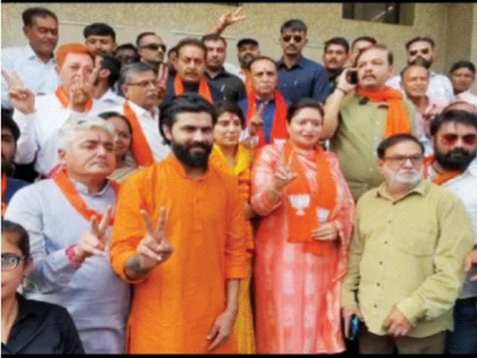 Gujarat Election 2022: Cricketer Ravindra Jadeja to win his wife, his sister in the field to take the wicket of his sister-in-law | Gujarat Election 2022: क्रिकेटपटू रवींद्र जडेजा पत्नीला जिंकवण्यासाठी, त्याची बहीण वहिनीची विकेट घेण्यासाठी मैदानात Gujarat Election 2022: Cricketer Ravindra Jadeja to win his wife, his sister in the field to take the wicket of his sister-in-law | Gujarat Election 2022: क्रिकेटपटू रवींद्र जडेजा पत्नीला जिंकवण्यासाठी, त्याची बहीण वहिनीची विकेट घेण्यासाठी मैदानात