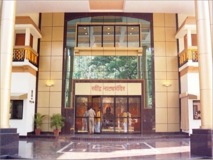 Rabindra Natya Mandir screen will be opened after August, three new lifts will be installed; Internal works to be done during rainy season | ऑगस्टनंतर उघडणार रवींद्र नाट्य मंदिरचा पडदा, तीन नवीन लिफ्ट बसवणार; पावसाळ्यात करणार अंतर्गत कामे Rabindra Natya Mandir screen will be opened after August, three new lifts will be installed; Internal works to be done during rainy season | ऑगस्टनंतर उघडणार रवींद्र नाट्य मंदिरचा पडदा, तीन नवीन लिफ्ट बसवणार; पावसाळ्यात करणार अंतर्गत कामे