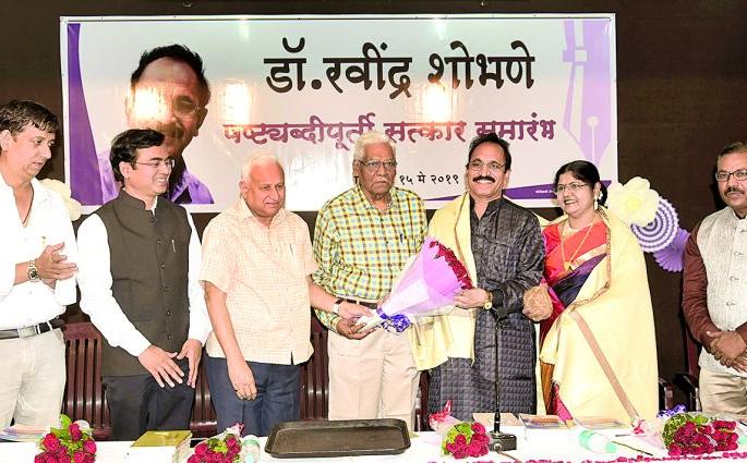 Shobhane is a past finding writer for the welfare of the present: Nagnath Kottapalle | शोभणे हे वर्तमानाच्या भल्यासाठी भूतकाळ शोधणारे लेखक : नागनाथ कोत्तापल्ले Shobhane is a past finding writer for the welfare of the present: Nagnath Kottapalle | शोभणे हे वर्तमानाच्या भल्यासाठी भूतकाळ शोधणारे लेखक : नागनाथ कोत्तापल्ले
