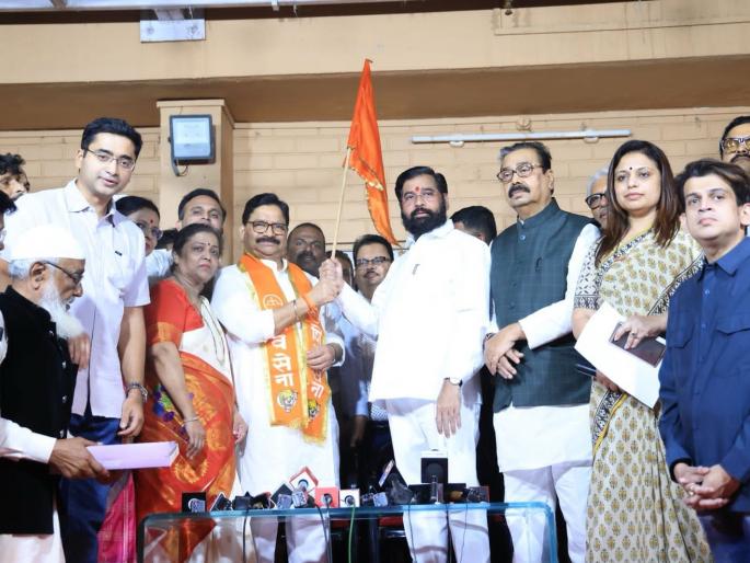 shock to uddhav thackeray group ravindra waikar join shinde shiv sena bhaskar jadhav is also upset and sanjay nirupam will take the role | उद्धव ठाकरेंना धक्का, वायकर शिंदेंच्या सेनेत; भास्कर जाधव नाराज, निरुपमही घेणार भूमिका shock to uddhav thackeray group ravindra waikar join shinde shiv sena bhaskar jadhav is also upset and sanjay nirupam will take the role | उद्धव ठाकरेंना धक्का, वायकर शिंदेंच्या सेनेत; भास्कर जाधव नाराज, निरुपमही घेणार भूमिका