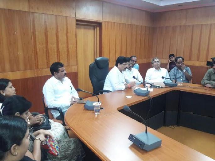 Satara Bus Accident: Maharashtra government to provide jobs to one dependent from each victim's family | Satara Bus Accident : अपघातातील कर्मचाऱ्यांच्या कायदेशीर वारसांना शासकीय नोकरीत सामावून घेणार, पालकमंत्री रवींद्र वायकर यांची माहिती Satara Bus Accident: Maharashtra government to provide jobs to one dependent from each victim's family | Satara Bus Accident : अपघातातील कर्मचाऱ्यांच्या कायदेशीर वारसांना शासकीय नोकरीत सामावून घेणार, पालकमंत्री रवींद्र वायकर यांची माहिती