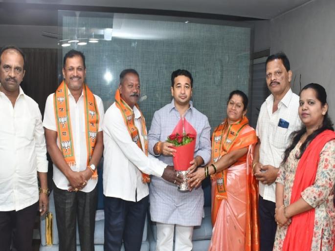 Sanika Sunil Ravrane the only remaining Uddhav Sena corporator in Vabhave Vaibhavwadi Nagar Panchayat joins the BJP | वैभववाडी नगरपंचायतीत ‘मशाल’ विझली, उद्धवसेनेच्या एकमेव नगरसेविकेने हाती घेतले ‘कमळ’