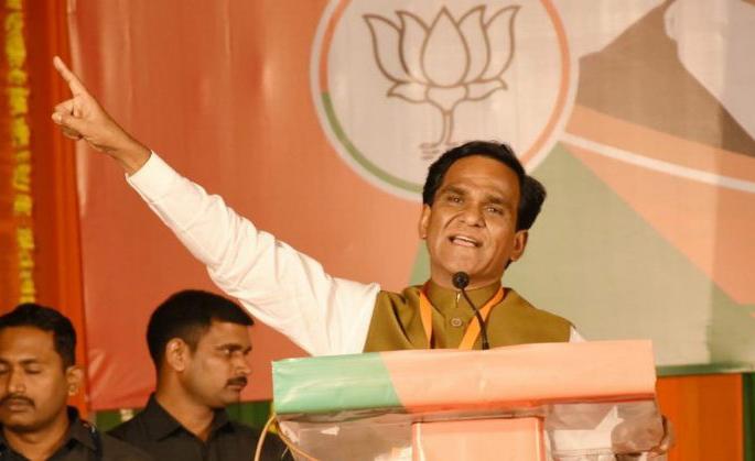 Mahavikas Aghadi is 'Amar Akbar Anthony': Raosaheb Danve's | VIDEO : महाविकास आघाडी म्हणजे 'अमर अकबर अँथनी' : पुण्यात रावसाहेब दानवेंचा जोरदार टोला 