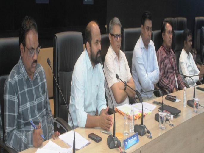 only five persons are allowed to file nomination papers order of district election officers in akola | नामनिर्देशन पत्र दाखल करताना केवळ पाच व्यक्तींनाच प्रवेश! जिल्हा निवडणूक अधिकाऱ्यांचा आदेश only five persons are allowed to file nomination papers order of district election officers in akola | नामनिर्देशन पत्र दाखल करताना केवळ पाच व्यक्तींनाच प्रवेश! जिल्हा निवडणूक अधिकाऱ्यांचा आदेश