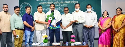 The future of Ravalnath Sanstha Group is bright: S. S. Chowgule | रवळनाथ संस्था समूहाचा भविष्यकाळ उज्वल : एस. एस. चौगुले The future of Ravalnath Sanstha Group is bright: S. S. Chowgule | रवळनाथ संस्था समूहाचा भविष्यकाळ उज्वल : एस. एस. चौगुले