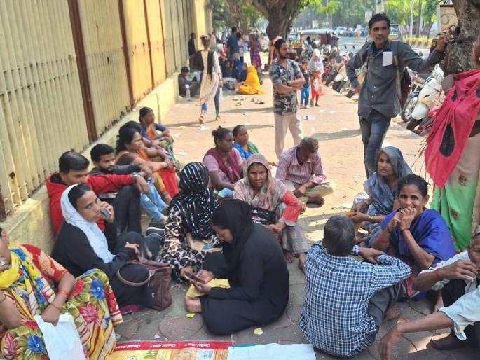 The people in the queue to exchange two thousand notes in front of RBI are on daily wages? | RBI समोर दोन हजारांच्या नोटा बदलीच्या रांगेतील लोक रोजंदारीवरचे? The people in the queue to exchange two thousand notes in front of RBI are on daily wages? | RBI समोर दोन हजारांच्या नोटा बदलीच्या रांगेतील लोक रोजंदारीवरचे?