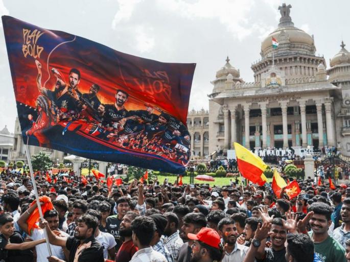 RCB Victory Parade: Three feared dead in stampede during celebrations in Bengaluru | Bengaluru Stampede: आरसीबीच्या विजयी मिरवणुकीदरम्यान बंगळुरूत चेंगराचेंगरी; ११ जण ठार, ३३ जखमी!