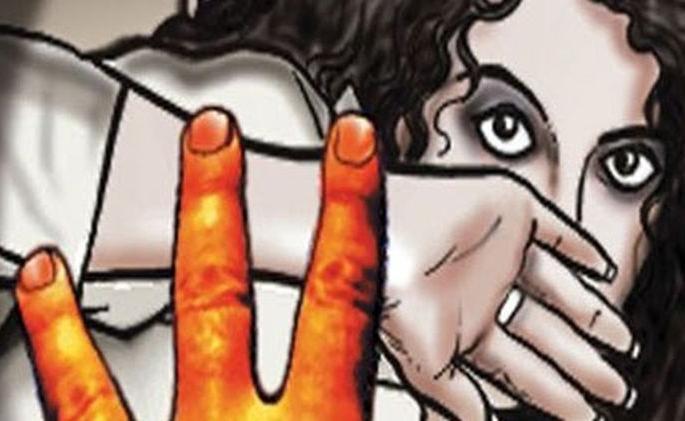 Physical Exploitation of young women by showing job lure | ग्रामसेवक पदावर नोकरीचे आमिष दाखवून युवतीवर अत्याचार Physical Exploitation of young women by showing job lure | ग्रामसेवक पदावर नोकरीचे आमिष दाखवून युवतीवर अत्याचार