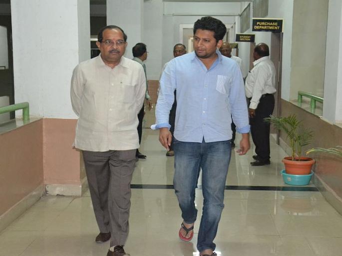 ... then give understanding notice to Radhakrishna's vikhe patil , Ashok Chavan's reply on Question | ... तर राधाकृष्ण विखे पाटलांना समज देऊ - अशोक चव्हाण ... then give understanding notice to Radhakrishna's vikhe patil , Ashok Chavan's reply on Question | ... तर राधाकृष्ण विखे पाटलांना समज देऊ - अशोक चव्हाण