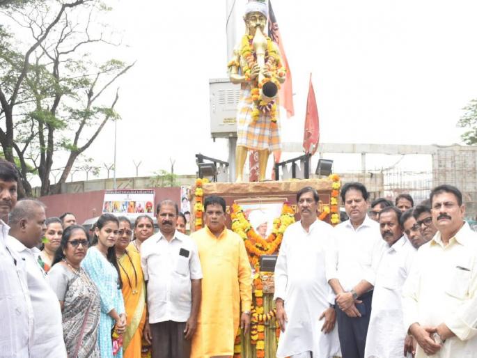 World Tribal Day celebrated with enthusiasm in western suburbs | पश्चिम उपनगरात जागतिक आदिवासी दिन उत्साहात साजरा World Tribal Day celebrated with enthusiasm in western suburbs | पश्चिम उपनगरात जागतिक आदिवासी दिन उत्साहात साजरा