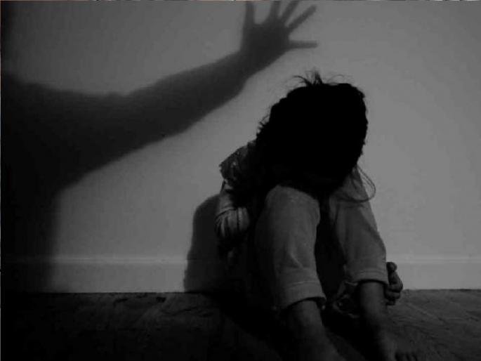 Gang plot foiled with mother selling minor girl for prostitution business in Kolhapur | Kolhapur: अल्पवयीन मुलीची वेश्या व्यवसायासाठी विक्री करणाऱ्या आईसह टोळीचा डाव उध्वस्त Gang plot foiled with mother selling minor girl for prostitution business in Kolhapur | Kolhapur: अल्पवयीन मुलीची वेश्या व्यवसायासाठी विक्री करणाऱ्या आईसह टोळीचा डाव उध्वस्त