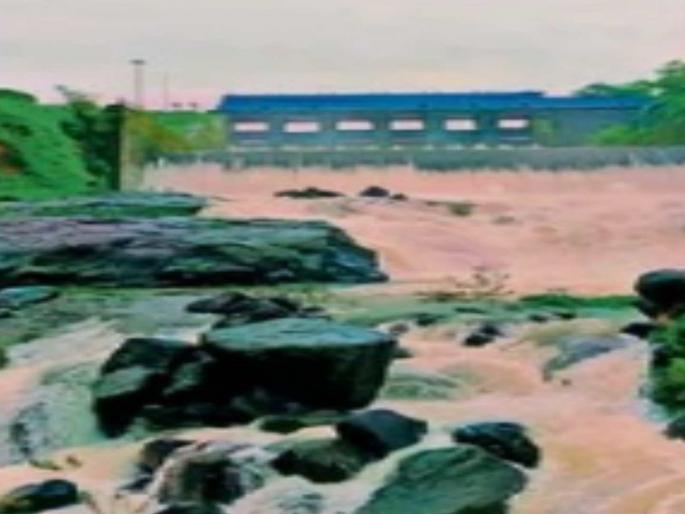 Five year record breaking rainfall in Pen dam overflow | पेणमध्ये पाच वर्षांतला ‘रेकॉर्ड ब्रेक’ पाऊस; ३,६८४ मिमी पर्जन्यमान, धरणे ओव्हर फ्लो Five year record breaking rainfall in Pen dam overflow | पेणमध्ये पाच वर्षांतला ‘रेकॉर्ड ब्रेक’ पाऊस; ३,६८४ मिमी पर्जन्यमान, धरणे ओव्हर फ्लो