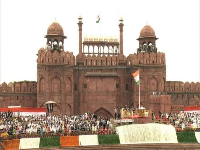 The two Prime Ministers did not get the chance to launch the tricolor on the Red Fort | या दोन पंतप्रधानांना नाही मिळाली लाल किल्ल्यावर तिरंगा फडकवण्याची संधी 
