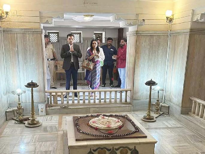 Sameer Wankhede, Kranti Redkar visited Smriti Mandir of RSS at reshimbag Nagpur | समीर वानखेडे, क्रांती रेडकर आरएसएसच्या स्मृती मंदिरात