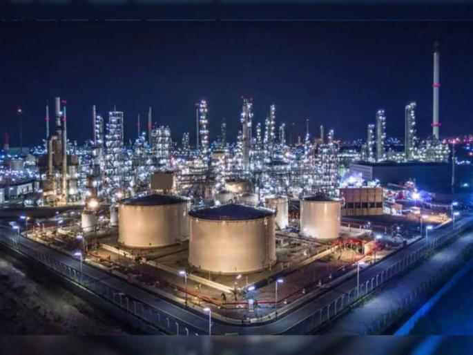 Madhya Pradesh's challenge to Maharashtra in refinery competition | रिफायनरीच्या स्पर्धेत महाराष्ट्राला मध्यप्रदेशचे आव्हान Madhya Pradesh's challenge to Maharashtra in refinery competition | रिफायनरीच्या स्पर्धेत महाराष्ट्राला मध्यप्रदेशचे आव्हान