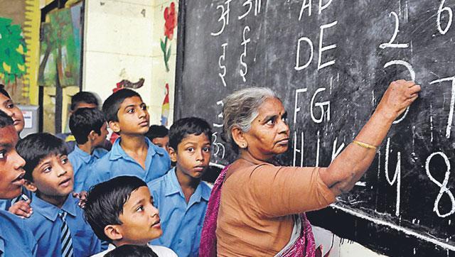 Appreciation of educational policy with only one and a half applause! | शैक्षणिक धोरणाचे कौतुक फक्त दीड टाळीने! Appreciation of educational policy with only one and a half applause! | शैक्षणिक धोरणाचे कौतुक फक्त दीड टाळीने!