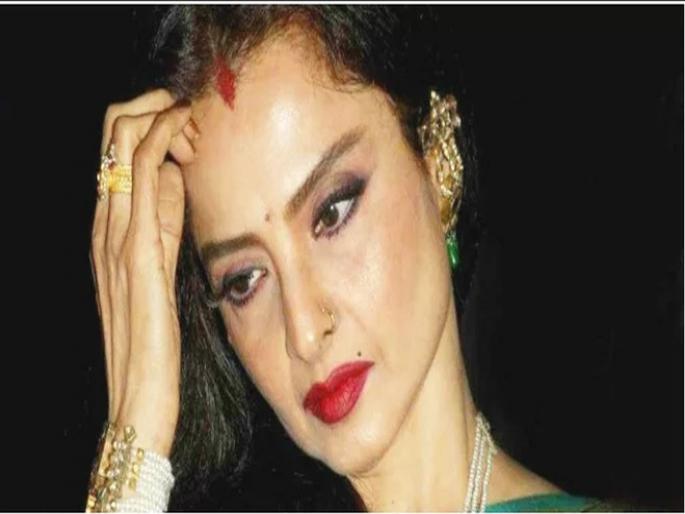 Rekha married Sanjay Dutt in a secret ceremony? Here’s the truth behind her wearing sindoor psc | अमिताभ बच्चन यांच्या नव्हे तर रेखा या अभिनेत्याच्या नावाने भांगात भरायच्या कुंकू? Rekha married Sanjay Dutt in a secret ceremony? Here’s the truth behind her wearing sindoor psc | अमिताभ बच्चन यांच्या नव्हे तर रेखा या अभिनेत्याच्या नावाने भांगात भरायच्या कुंकू?