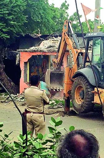 188 unauthorized religious places removed in Nagpur city | नागपूर शहरातील १८८ अनधिकृत धार्मिकस्थळे हटविली 188 unauthorized religious places removed in Nagpur city | नागपूर शहरातील १८८ अनधिकृत धार्मिकस्थळे हटविली