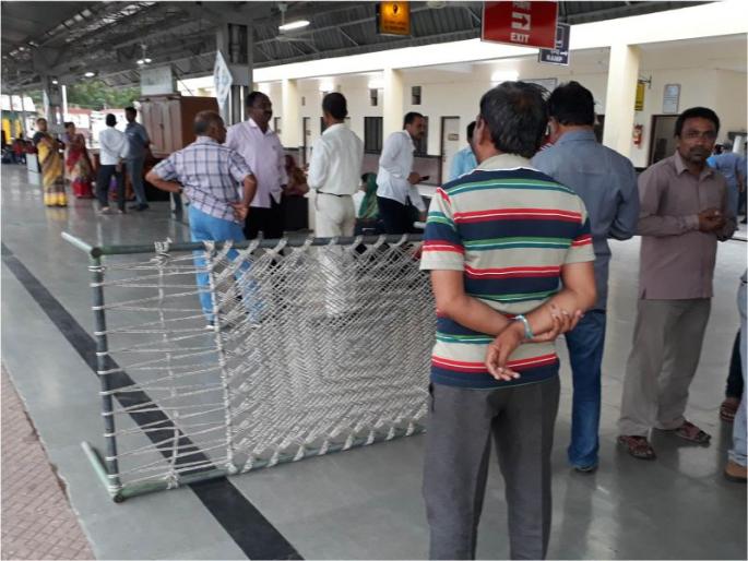 Nandurbar's hand caught, reading Amslare's 'Hamsafar' | ‘हमसफर’ची अमळनेरला पाठ, पकडला नंदुरबारचा हात Nandurbar's hand caught, reading Amslare's 'Hamsafar' | ‘हमसफर’ची अमळनेरला पाठ, पकडला नंदुरबारचा हात