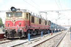 Nandurbar railway station will soon open the fourth platform | नंदुरबार रेल्वे स्थानकावर चौथ्या फलाटाचा मार्ग लवकरच मोकळा Nandurbar railway station will soon open the fourth platform | नंदुरबार रेल्वे स्थानकावर चौथ्या फलाटाचा मार्ग लवकरच मोकळा