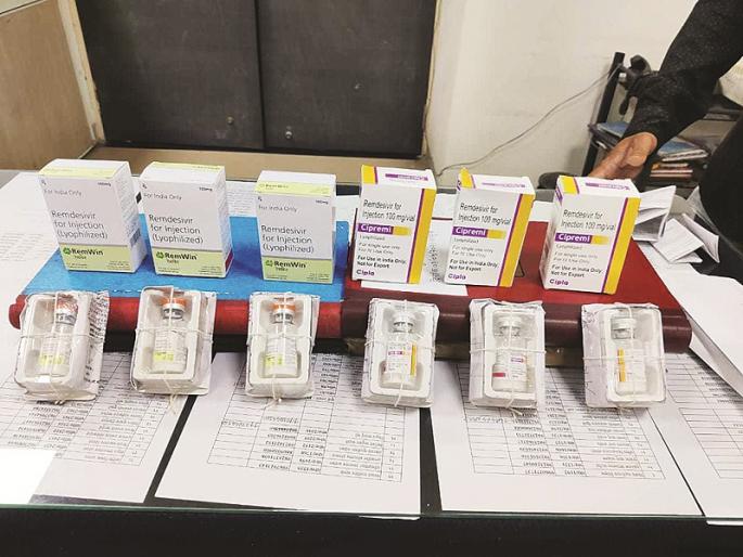 Remdesivir Shortage: Two laboratory operators arrested for black-marketing of Remdesivir Injections | Remdesivir Shortage : रेमडेसिविरचा काळाबाजार करणारे दोन प्रयोगशाळा चालक अटकेत, ६ इंजेक्शन्स जप्त Remdesivir Shortage: Two laboratory operators arrested for black-marketing of Remdesivir Injections | Remdesivir Shortage : रेमडेसिविरचा काळाबाजार करणारे दोन प्रयोगशाळा चालक अटकेत, ६ इंजेक्शन्स जप्त