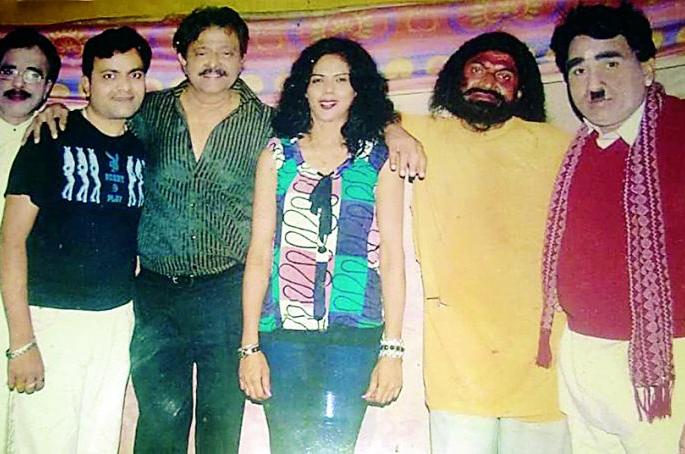 The actor who honest with the theater went away | रंगभूमीशी प्रामाणिक असलेला कलावंत सोडून गेला The actor who honest with the theater went away | रंगभूमीशी प्रामाणिक असलेला कलावंत सोडून गेला
