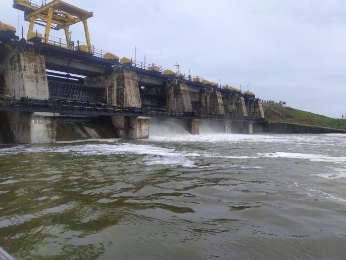 The doors of the Rena Madhyamya project opened; Vigilance warning to the villages near the riverbed | रेणा मध्यम प्रकल्पाचे दाेन दरवाजे उघडले; नदीपात्रा नजिकच्या गावांना सतर्कतेचा इशारा The doors of the Rena Madhyamya project opened; Vigilance warning to the villages near the riverbed | रेणा मध्यम प्रकल्पाचे दाेन दरवाजे उघडले; नदीपात्रा नजिकच्या गावांना सतर्कतेचा इशारा