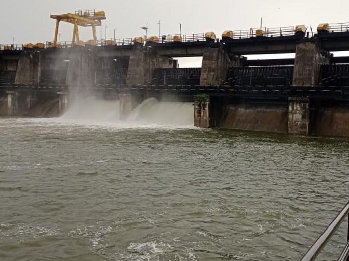 Rena project reopens two doors; Vigilance alert for riverside villages | रेणा प्रकल्पाचे दोन दरवाजे पुन्हा उघडले; नदीकाठच्या गावांना सतर्कतेचा इशारा Rena project reopens two doors; Vigilance alert for riverside villages | रेणा प्रकल्पाचे दोन दरवाजे पुन्हा उघडले; नदीकाठच्या गावांना सतर्कतेचा इशारा