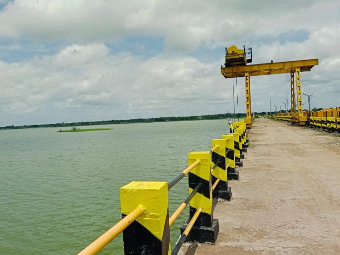 Relief to farmers before return rains; 65 percent water storage in Rena medium projects! | परतीच्या पावसाआधीच शेतकऱ्यांना दिलासा; रेणा मध्यम प्रकल्पांत ६५ टक्के पाणीसाठा! Relief to farmers before return rains; 65 percent water storage in Rena medium projects! | परतीच्या पावसाआधीच शेतकऱ्यांना दिलासा; रेणा मध्यम प्रकल्पांत ६५ टक्के पाणीसाठा!