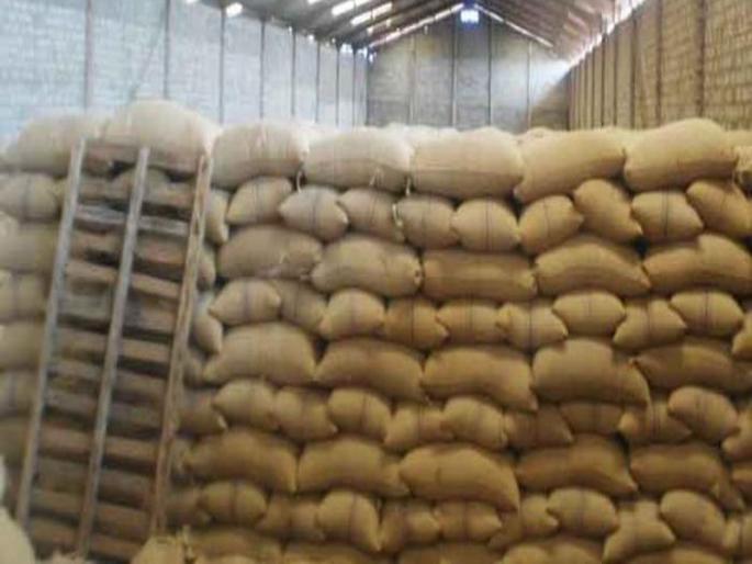 Report of the grain warehouse from the squadrs to the district collector | जळगाव जिल्ह्यात धान्य गोदाम तपासणी, पथकाकडून जिल्हाधिका-यांना अहवाल सादर Report of the grain warehouse from the squadrs to the district collector | जळगाव जिल्ह्यात धान्य गोदाम तपासणी, पथकाकडून जिल्हाधिका-यांना अहवाल सादर