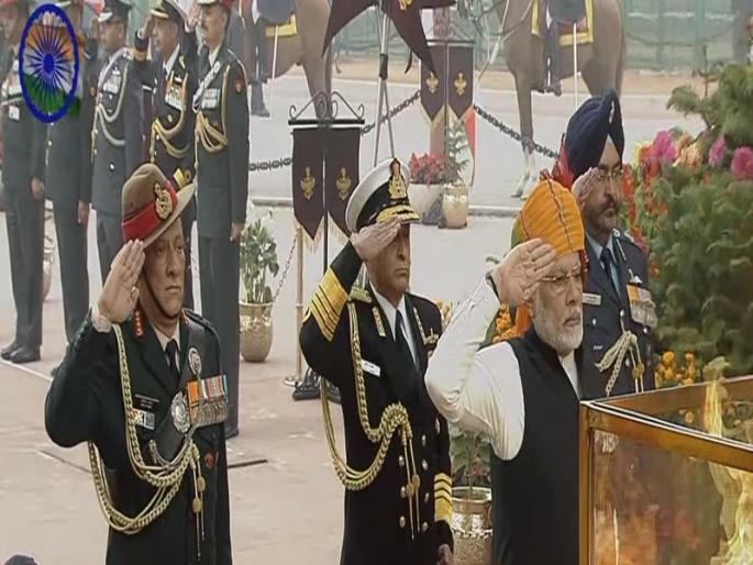Republic Day 2018: 69th Republic Day parade 2018 PM Narendra Modi Rajpath Delhi Army Navy Airforce | Republic Day 2018 : पंतप्रधान नरेंद्र मोदी यांनी अमर ज्योती येथे शहिदांना अर्पण केली श्रद्धांजली Republic Day 2018: 69th Republic Day parade 2018 PM Narendra Modi Rajpath Delhi Army Navy Airforce | Republic Day 2018 : पंतप्रधान नरेंद्र मोदी यांनी अमर ज्योती येथे शहिदांना अर्पण केली श्रद्धांजली