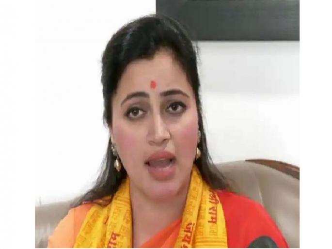 I am fighting for justice and rights! Not afraid of threats, cases says Navneet Rana | न्यायाची, हक्काची लढाई लढतेय! मी धमक्यांना, केसेसला घाबरणाऱ्यांमधली नाही - नवनीत राणा