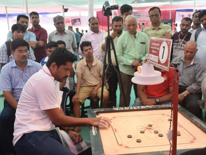 Carrom: Amol, Yogesh, Salman, Mayur in 3rd round | कॅरम : अमोल, योगेश, सलमान, मयूर यांची आगेकूच Carrom: Amol, Yogesh, Salman, Mayur in 3rd round | कॅरम : अमोल, योगेश, सलमान, मयूर यांची आगेकूच