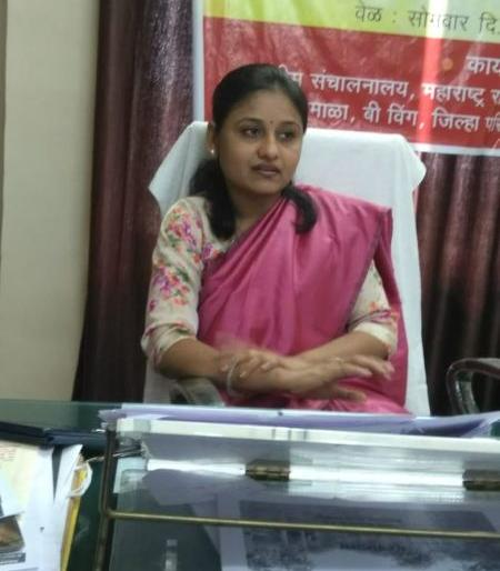 Silk manufacturing centers will be restarted | रेशीम निर्मिती केंद्रे पुन्हा सुरू होणार Silk manufacturing centers will be restarted | रेशीम निर्मिती केंद्रे पुन्हा सुरू होणार