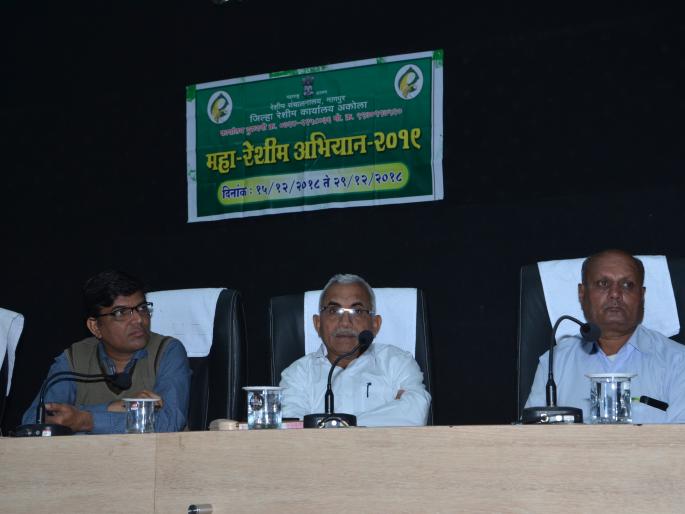 Farmers should turn to silk farming for economic development - Deputy Collector Ashok Amankar | शेतकऱ्यांनी आर्थ‍िक उन्नतीसाठी रेशीम शेतीकडे वळावे - उपजिल्हाधिकारी अशोक अमानकर