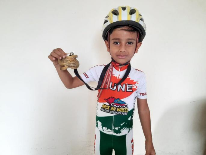 Reshnav a 4 year old from Baramati skates for 96 consecutive hours Entered in guinness book of world record | बारामतीच्या ४ वर्षीय रेश्नवची सलग ९६ तास स्केटिंग; Guinness Book Of World Record मध्ये नोंद Reshnav a 4 year old from Baramati skates for 96 consecutive hours Entered in guinness book of world record | बारामतीच्या ४ वर्षीय रेश्नवची सलग ९६ तास स्केटिंग; Guinness Book Of World Record मध्ये नोंद