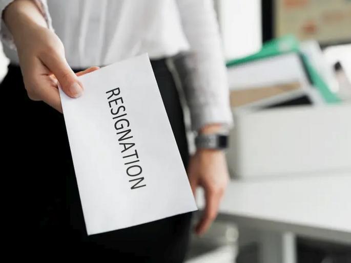 I will come again... If the employee resigns, it will be a reminder of the 2019 election | मी पुन्हा येईन... कर्मचाऱ्याने असा काही राजीनामा दिला की, होईल २०१९ च्या निवडणुकीची आठवण I will come again... If the employee resigns, it will be a reminder of the 2019 election | मी पुन्हा येईन... कर्मचाऱ्याने असा काही राजीनामा दिला की, होईल २०१९ च्या निवडणुकीची आठवण